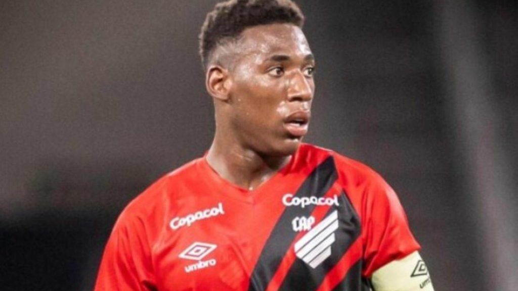 Polícia encontrou racista que ofendeu Leo durante Athletiba Foto: José Tramontin/athletico.com.br