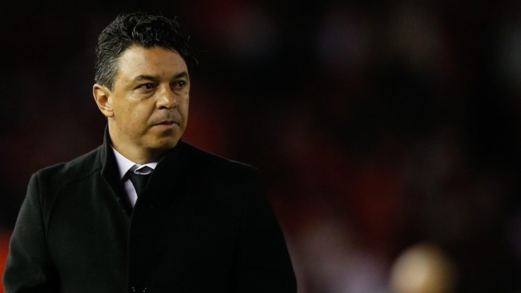 Athletico-PR sonda Tapia (Foto: Divulgação/Diário Olé)