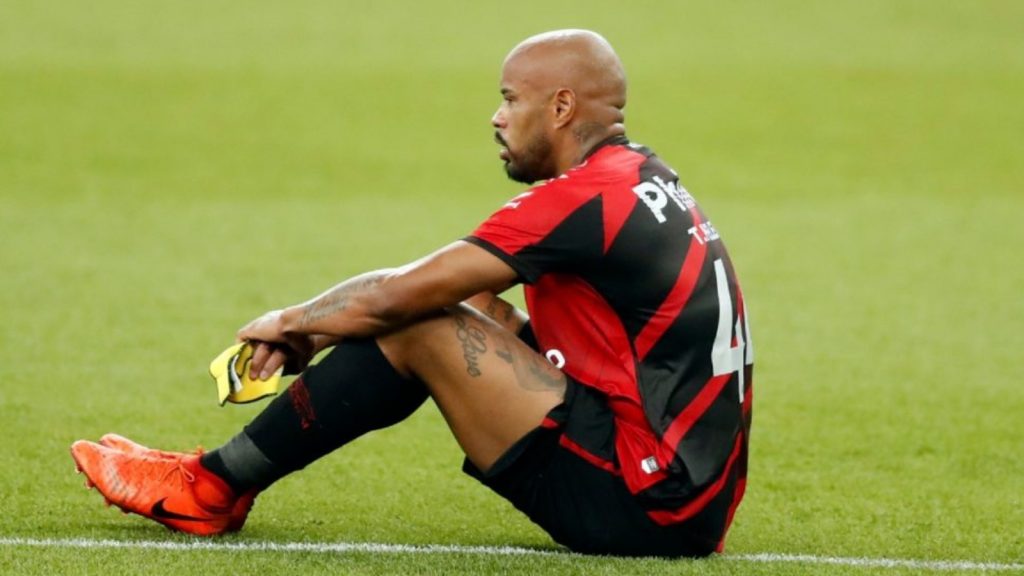 Thiago Heleno é afastado do Athletico-PR (Foto: Albari Rosa/Foto Digital/Tribuna do Paraná)