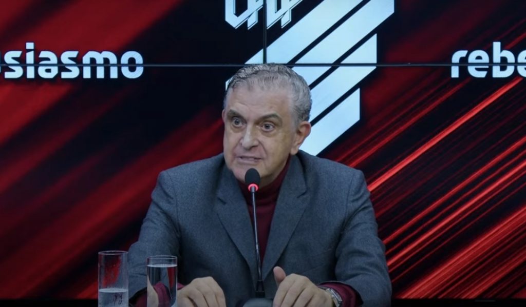 Mario Celso Petraglia presidente do Athletico-PR é cobrado pela torcida - (Foto: Divulgação/Rede Furacão)