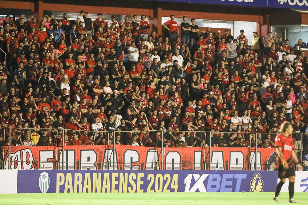 Torcida do Athletico-PR na Vila Capanema. Foto: FURACAO.COM/Joka Madruga