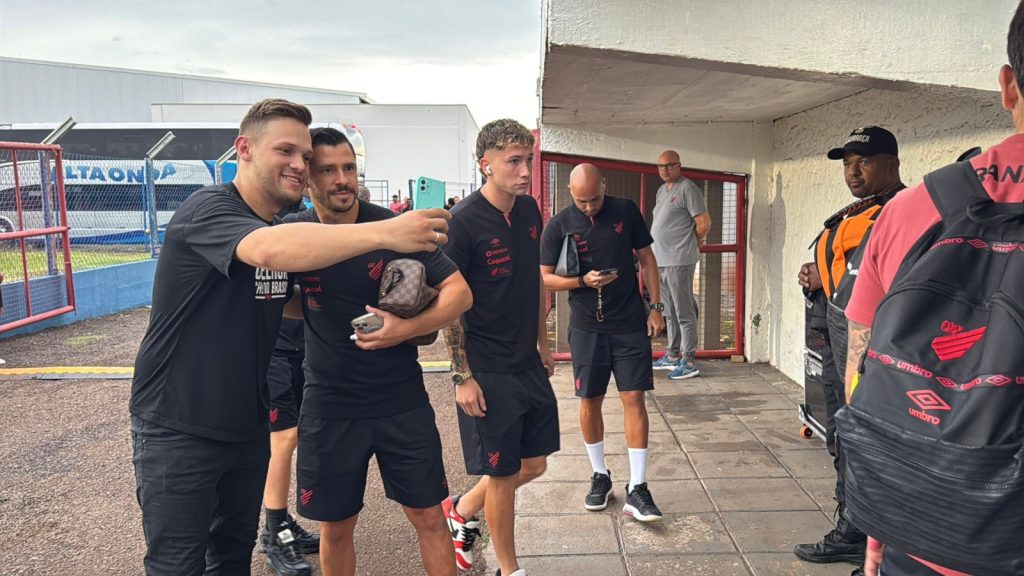 Escalação do Athletico-PR: Giuliano é a surpresa da noite. Foto: Twitter / @Monivilela