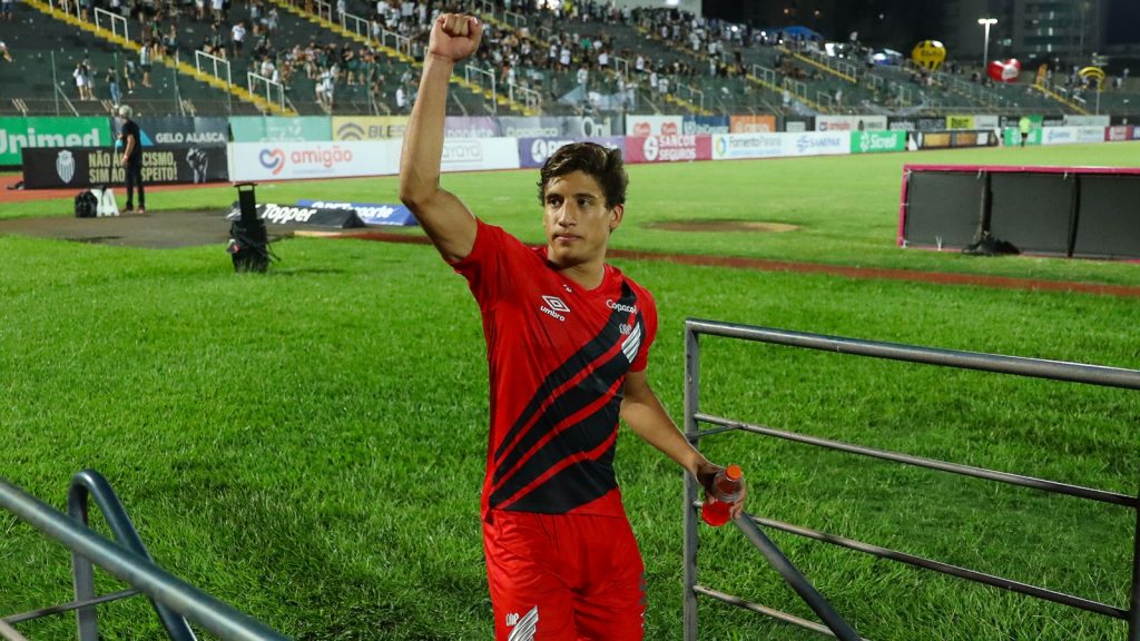 João Cruz, jovem meia do Athletico-PR - Foto: José Tramontin/athletico.com.br