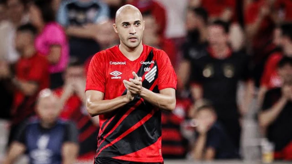 Lateral do Atlético-GO tem contrato com Athletico-PR (Foto: Instagram/Dudu)