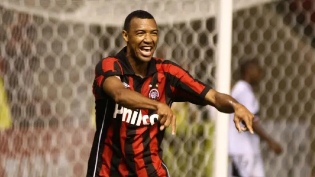 Lucas Severino, ex-Athletico-PR, fala sobre estado do filho, Pedro (Foto: Reprodução/Banda B)