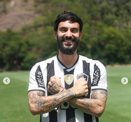 Mastriani de punho cruzado. Foto: Arthur Barreto/BFR