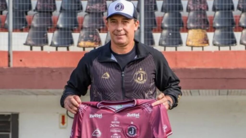 Paulo Baier acerta com o Juventus de Jaraguá. Foto: Reprodução/Instagram