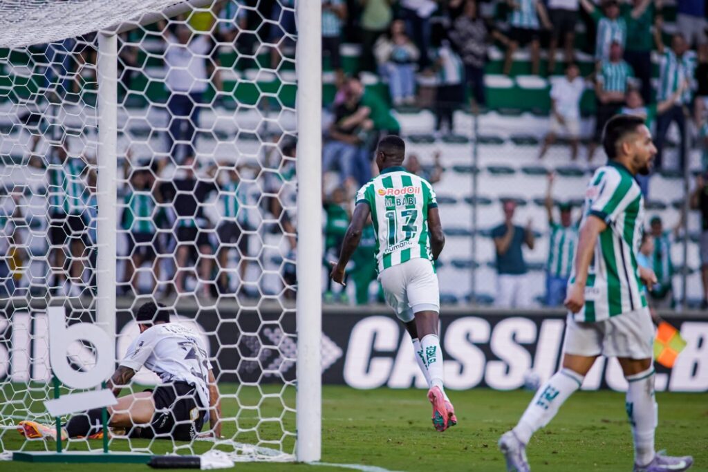 Matheus Babi comemora. Foto: Fernando Alves/ECJ