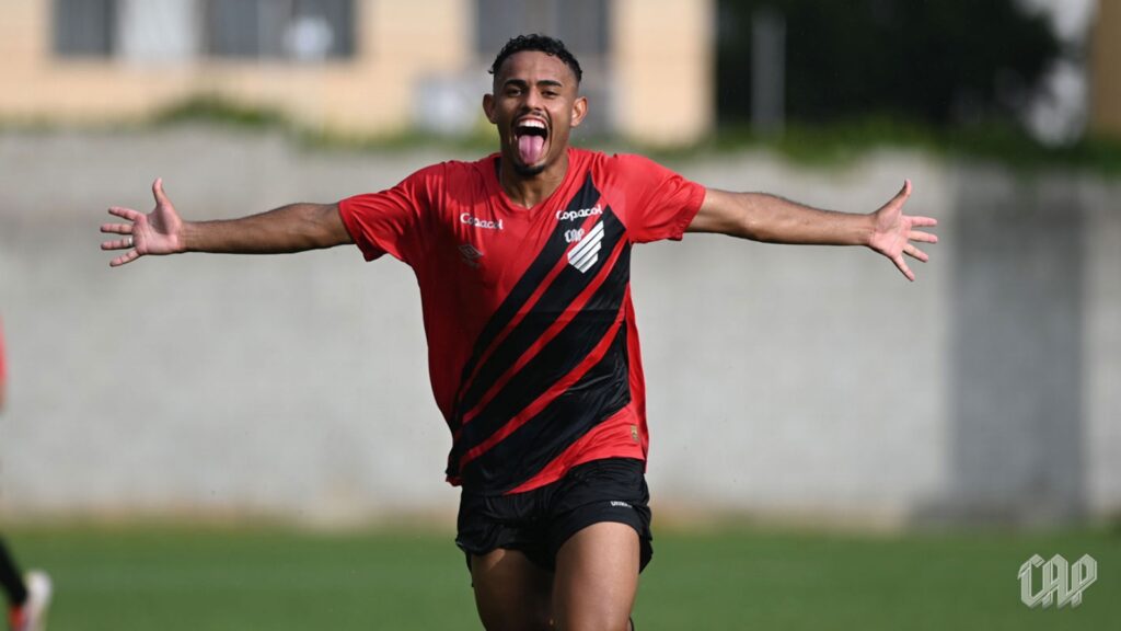 Sorriso se destaca no sub-20. Sorriso fez dois gols. Fotos: Yan Guimarães/athletico.com.br