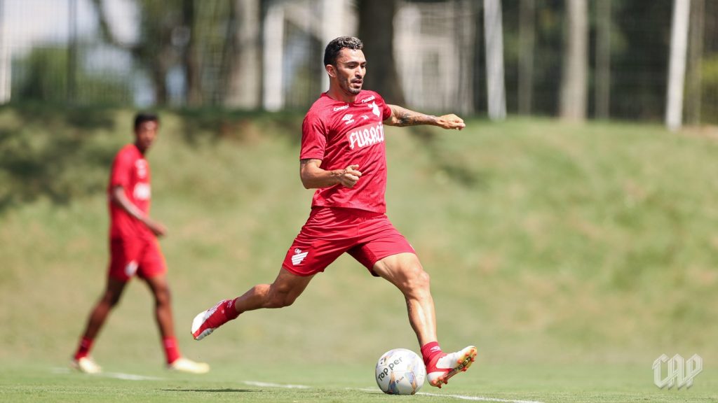 Raul durante treino. Foto: Duda Matoso/athletico.com.br