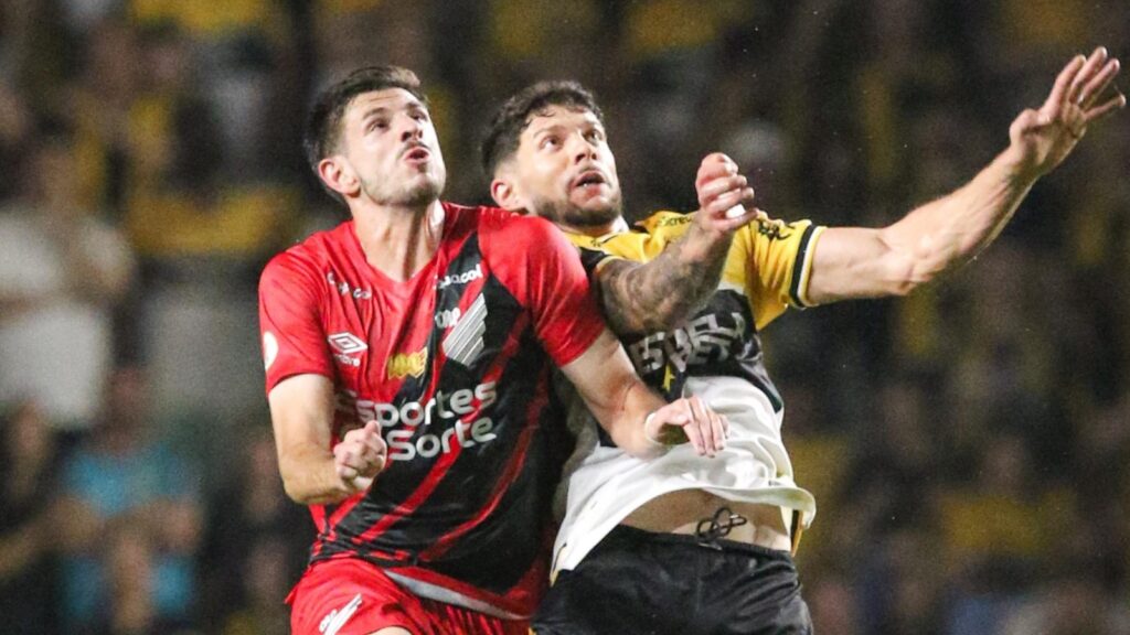 Athletico-PR joga contra Criciúma (Foto: Icon Sport)