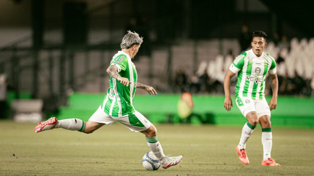 Mozart tem baixa diante do Avaí