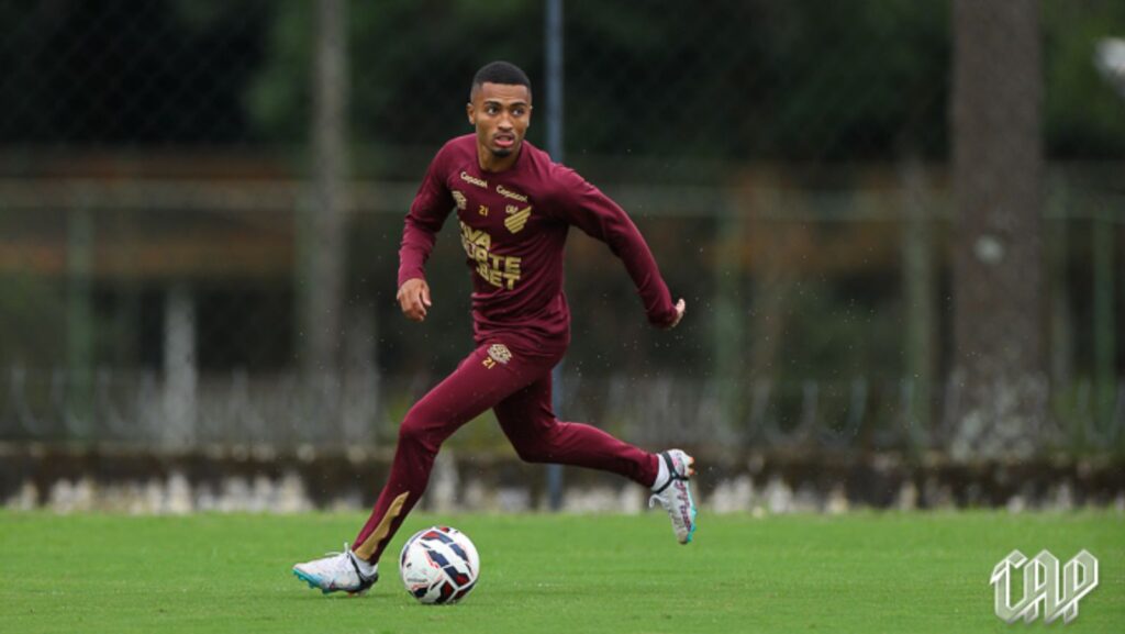 Leozinho perde confiança de Barbieri no Athletico-PR (Foto: José Tramontin/athletico.com.br)