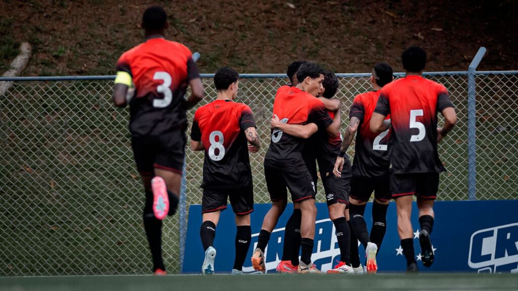 Cruzeiro x Athletico-PR vence (Foto: Tiago Trindade/Onefoto)