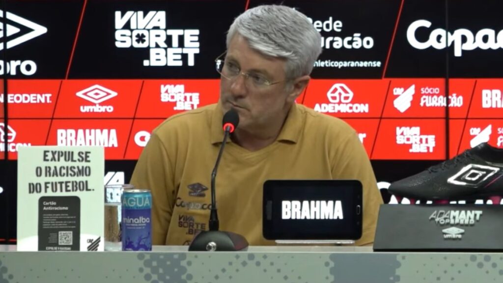 Odair Hellmann estreia pelo Athletico-PR (Imagem: Reprodução/Rede Furacão)