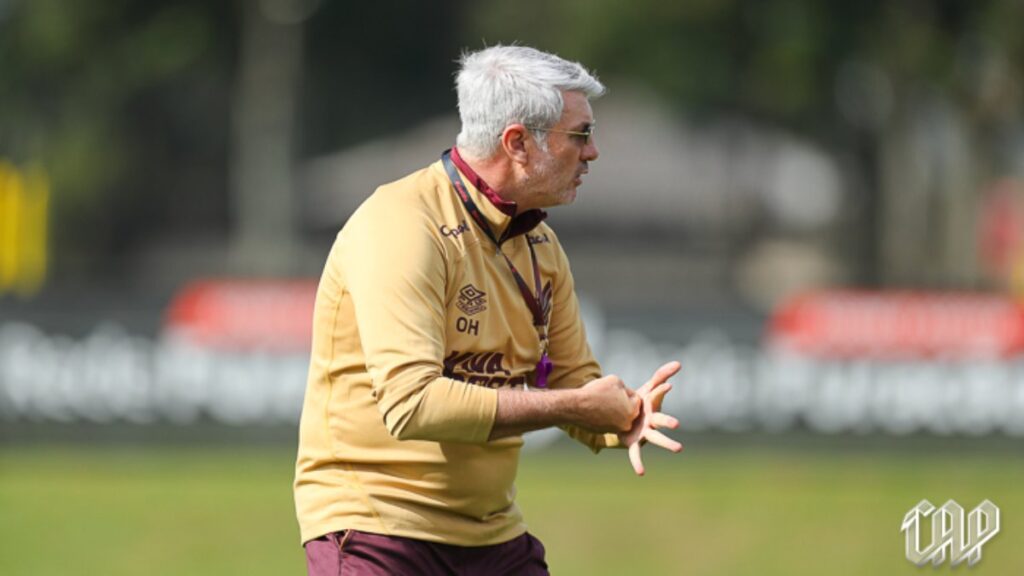 Odair Hellmann treina Athletico-PR (Foto: José Tramontin/athletico.com.br)