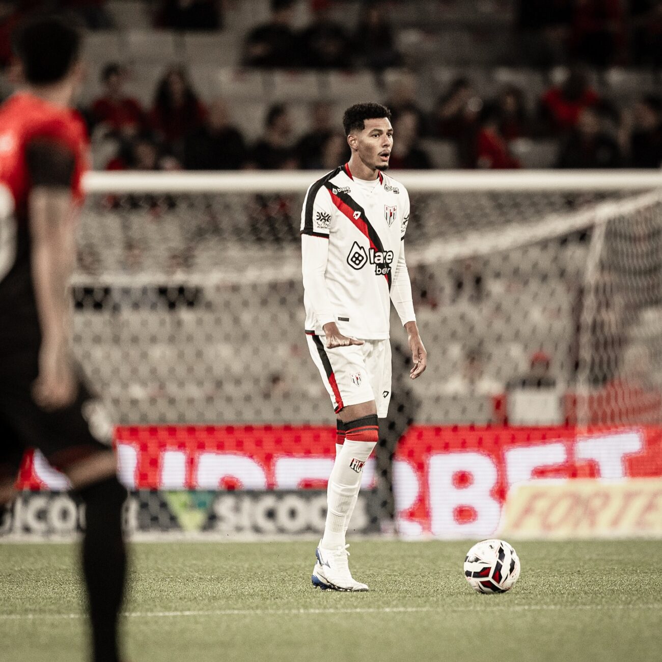 Athletico-PR X Atlético-GO. Foto: Facebook/Atlético-GO