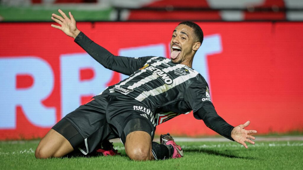 Athletico-PR sonda Rômulo (Foto: Pedro Souza/Atlético-MG)