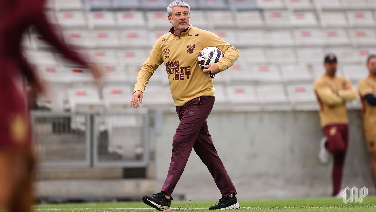 Odair em treino antes de Athletico-PR x Coritiba (Foto: athletico.com.br)