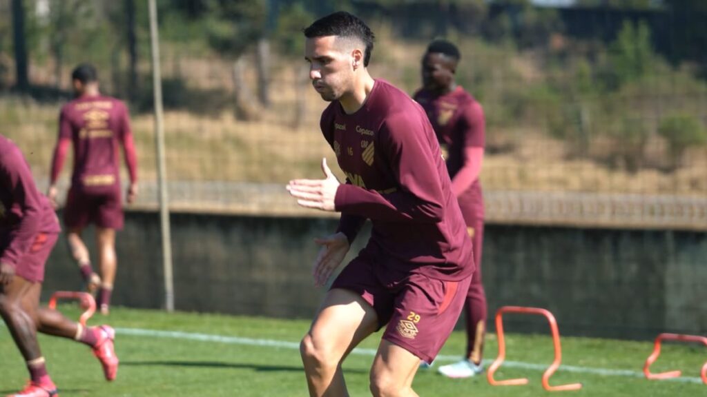 Benavídez treina pelo Athletico-PR (Imagem: Reprodução/Rede Furacão)