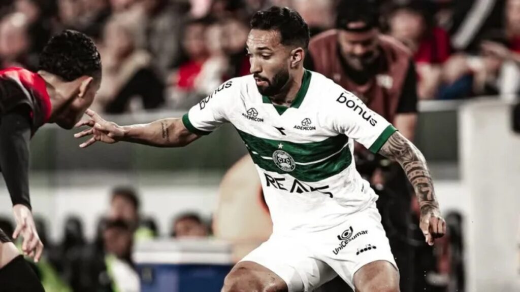 Clayson deve ser titular no Coritiba (Foto: Instagram/Clayson)