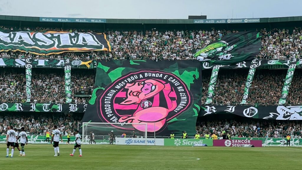 Faixa da torcida do Coritiba (Foto: Reprodução/Redes Sociais)
