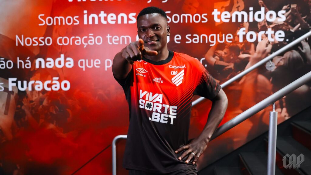 Athletico-PR anuncia Viveros (Foto: Duda Matoso/athletico.com.br)