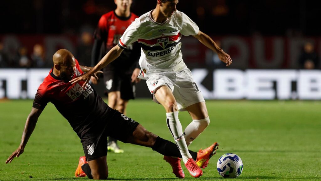 Copa do Brasil tem jogo de volta entre Athletico-PR x São Paulo nesta quarta (Foto: Rubens Chiri e Miguel Schincariol/Saopaulofc.net)