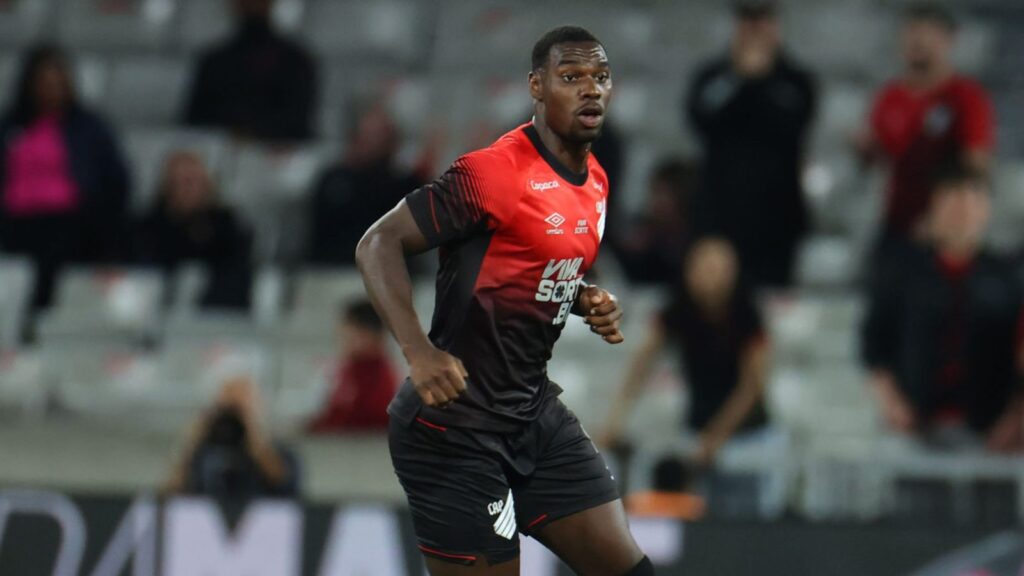 Terán pode ser titular pela primeira vez do Athletico-PR (Foto: José Tramontin/athletico.com.br)