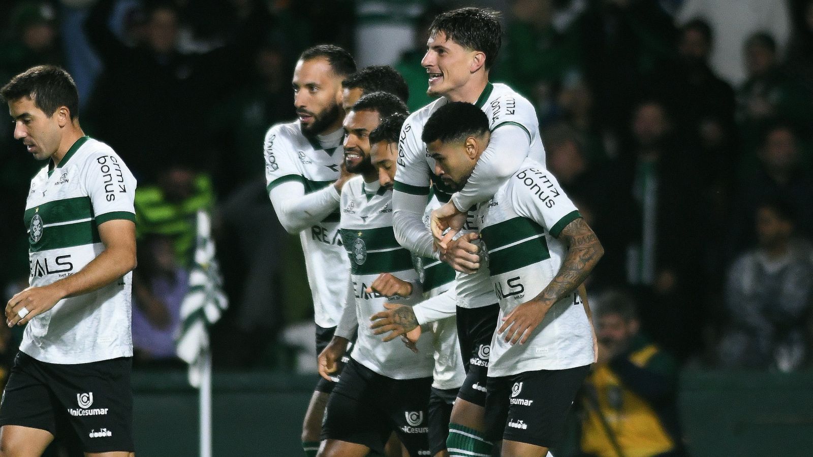 Ronier desfalca Coritiba (Foto: Gustavo Oliveira/Coritiba)