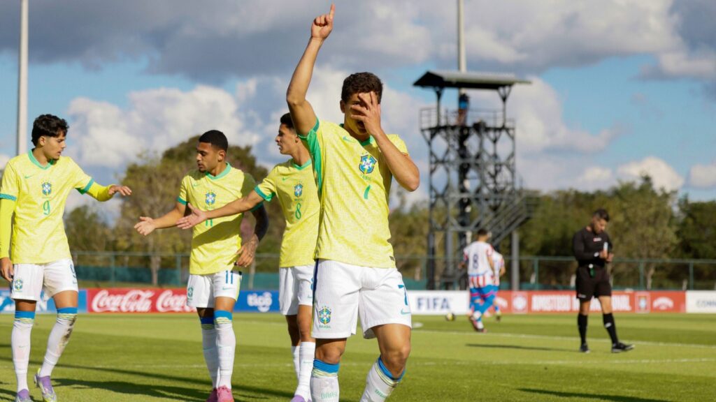 João Cruz desfalca Athletico-PR na Seleção (Foto: @rafaelribeirorio/CBF)