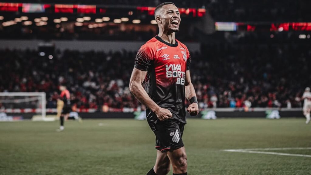 Leozinho 'Futsal' bagunça Athletico-PR x São Paulo na Copa do Brasil (Foto: Instagram/Leozinho)