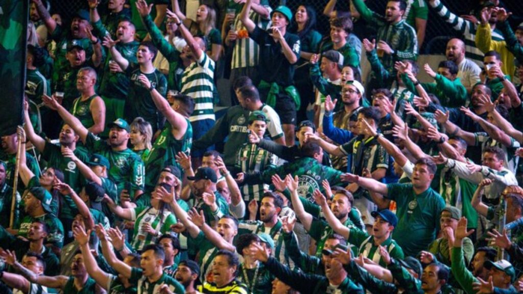 Coritiba vence Avaí na Ressacada (Foto: JP Pacheco)