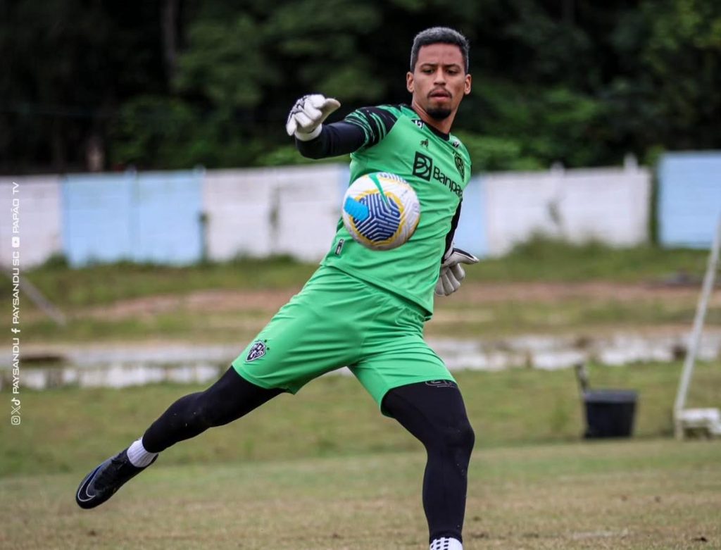 Matheus Nogueira é o goleiro bicolor - Crédito: Matheus Vieira