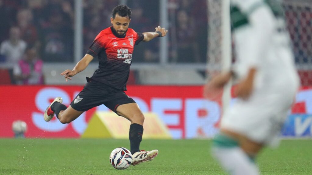 Belezi zagueiro do Athletico-PR (Foto: José Tramontin/athletico.com.br)