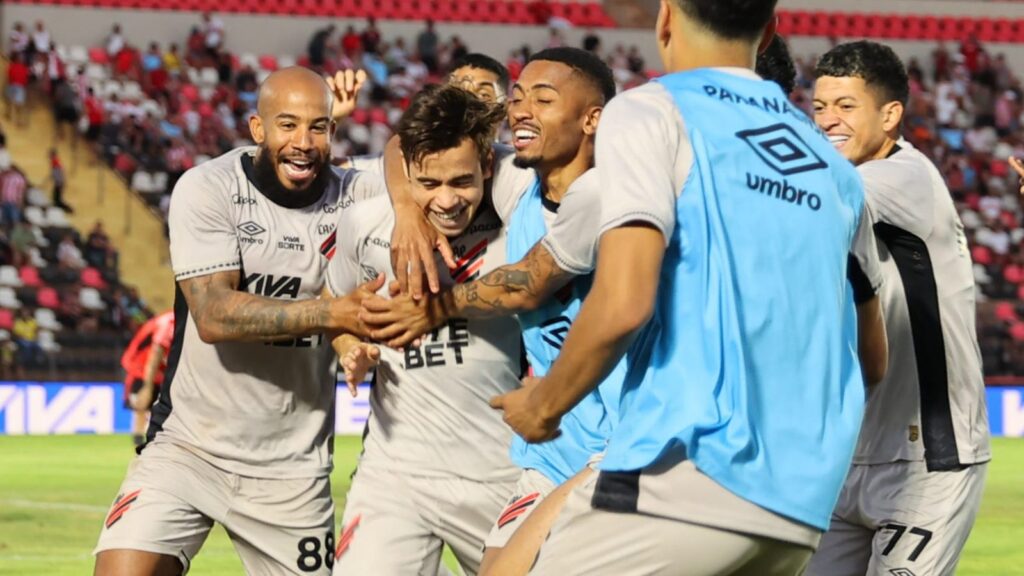 Athletico-PR vence Botafogo-SP com emoção (Foto: José Tramontin/athletico.com.br)