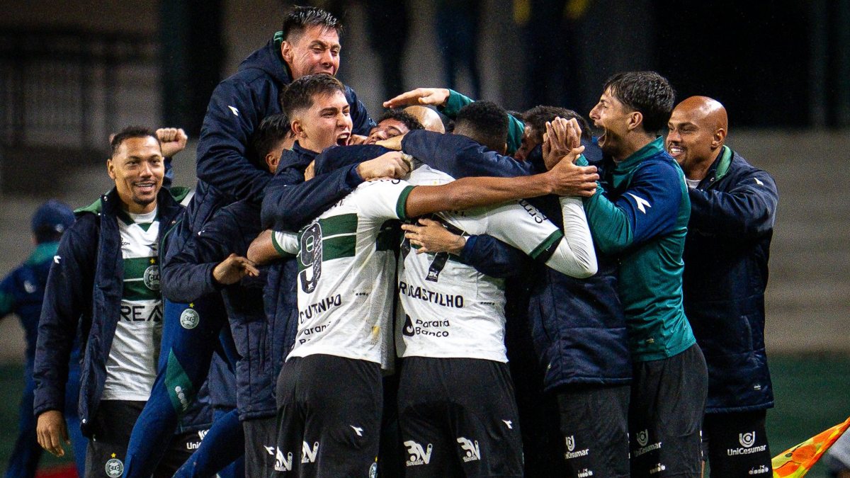 Jogadores do Coritiba comemoram (Foto: Divulgação/Coxa)