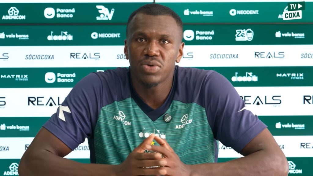 Jacy dá entrevista pelo Coritiba (Imagem: TV Coxa)