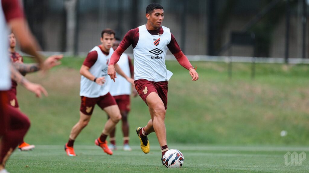 Athletico-PR tem volta de Julimar (Foto: Duda Matoso/athletico.com.br)