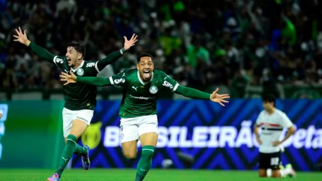 Torcida do Athletico-PR lamenta não ter Vitor Roque (Foto: Marcos Ribolli)