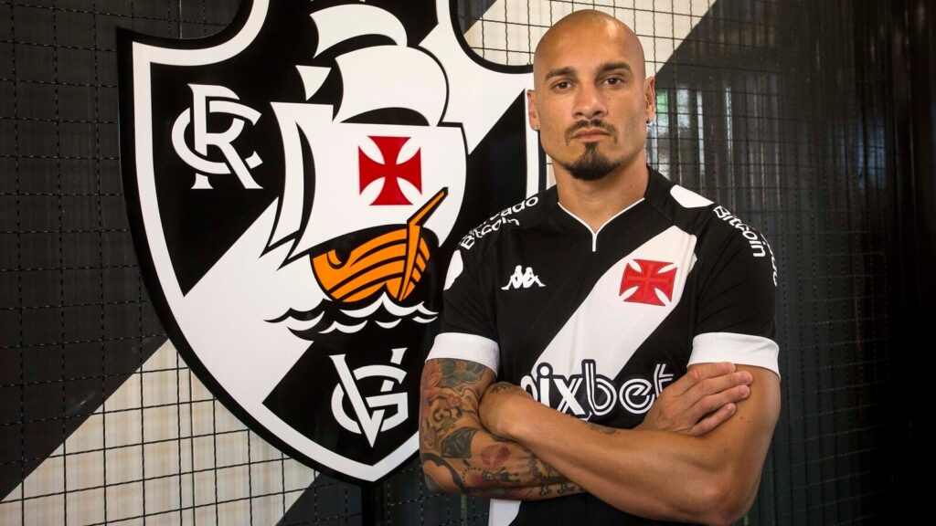 Maicon apresentado pelo Vasco, último clube antes de vir para o Coritiba