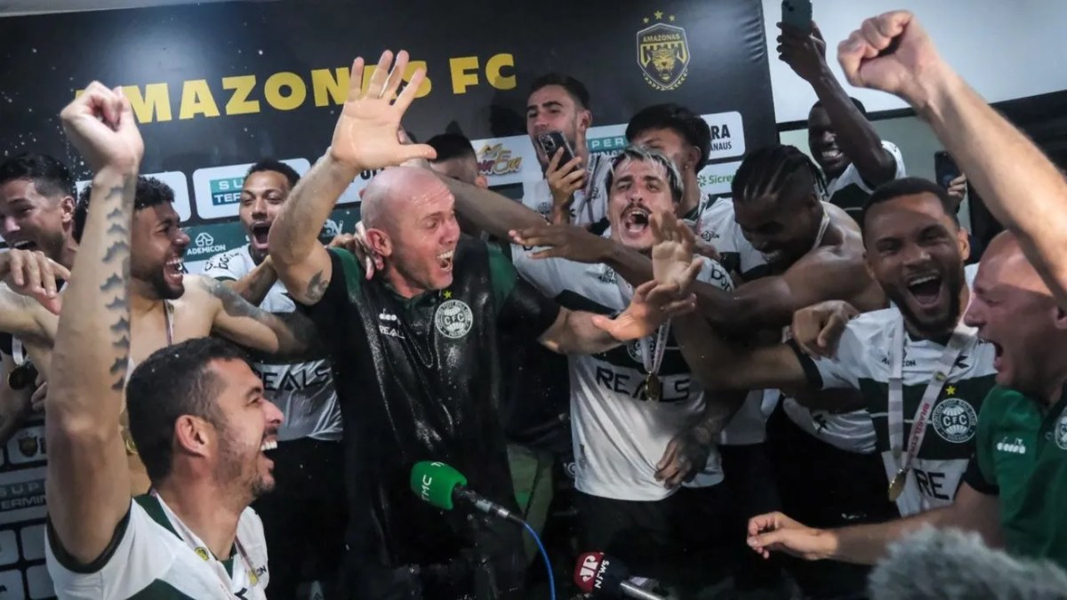 Coritiba comemora título da Série B (Foto: JP Pacheco)