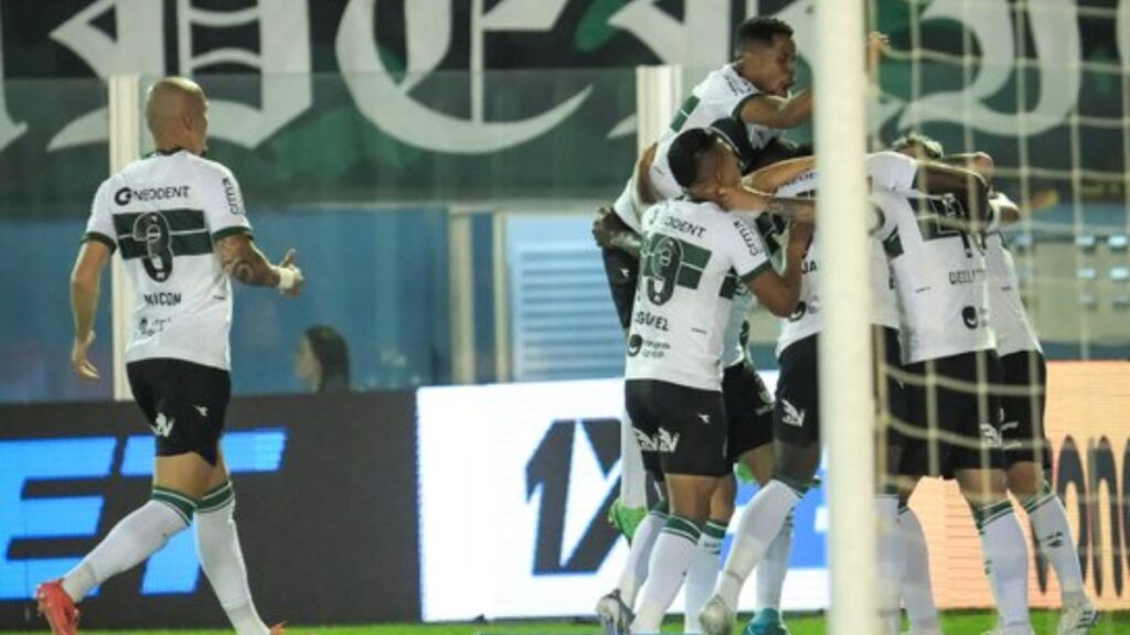 Coritiba vence Paysandu fora de casa (Foto: JP Pacheco)