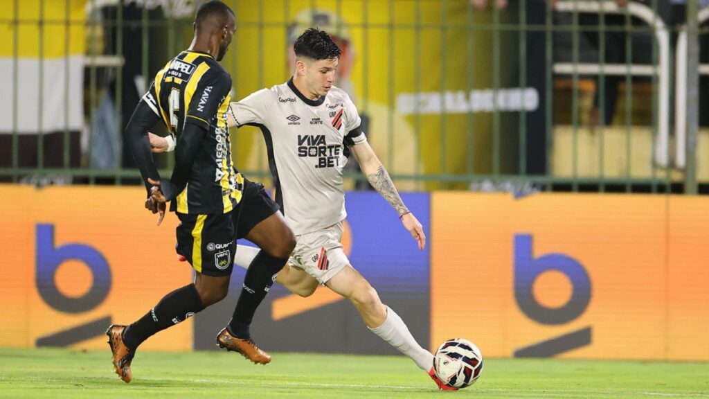 Zapelli vira alvo da torcida do Athletico-PR (Foto: Duda Matoso/athletico.com.br)